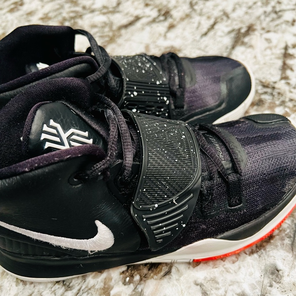 NIKE KYRIE 6 PS 'JET BLACK' BLACK/WHITE. boys shoes, excellent condition